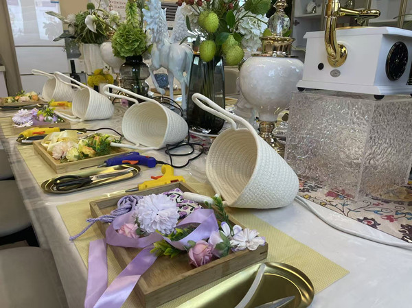 以匠心定格家的溫暖，用陪伴傳遞生活浪漫  ——有色·鉑金城開展銷售暖場活動